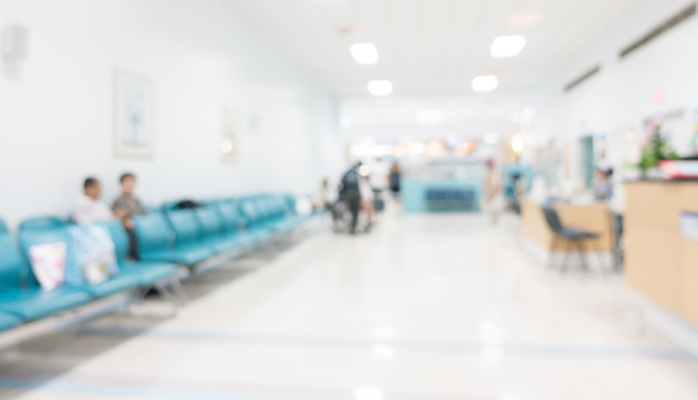 Chute d’un patient dans l’escalator de l’hôpital : carence dans la surveillance du patient